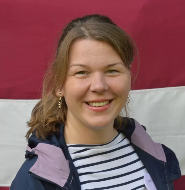 Anita Hanzena, Mellenes